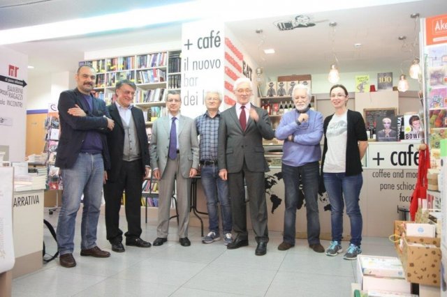 sen. Chiti in visita alla Libreria NLR